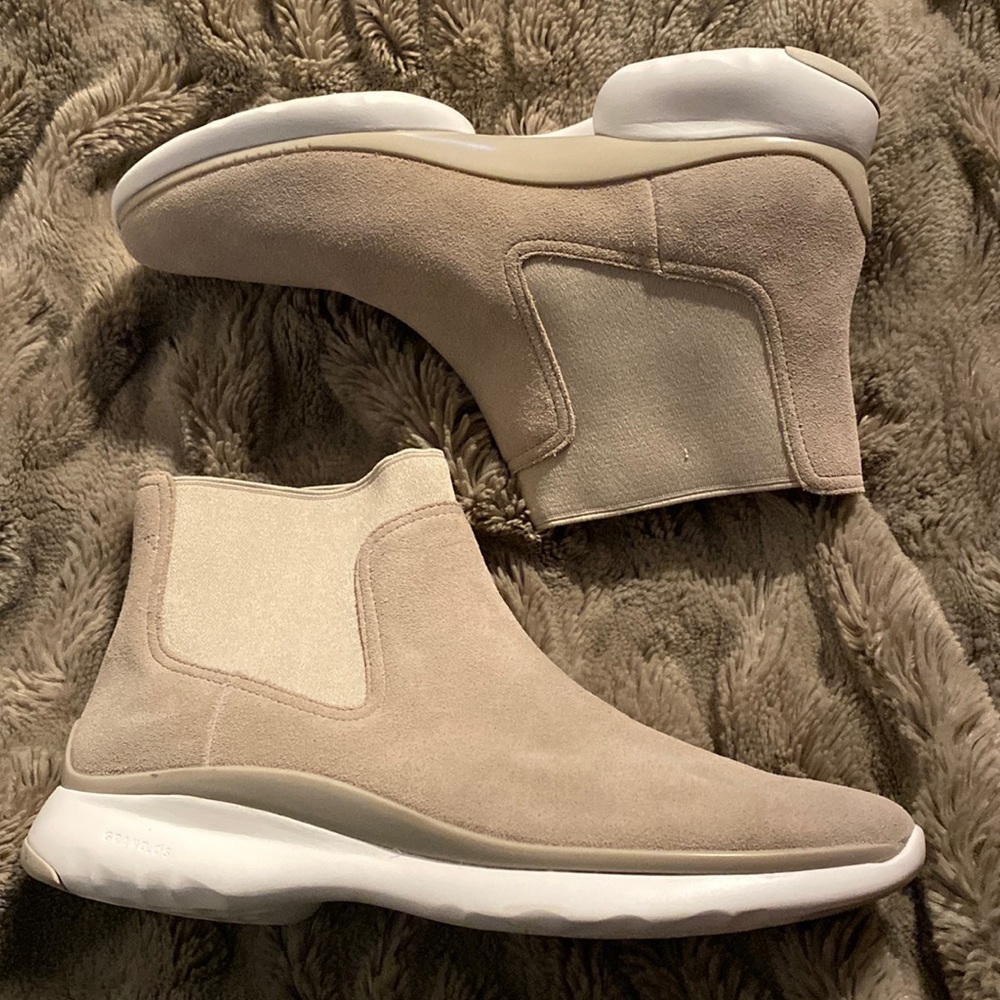 Women shoes: Boots Size: 9 Brand: COLE HAAN